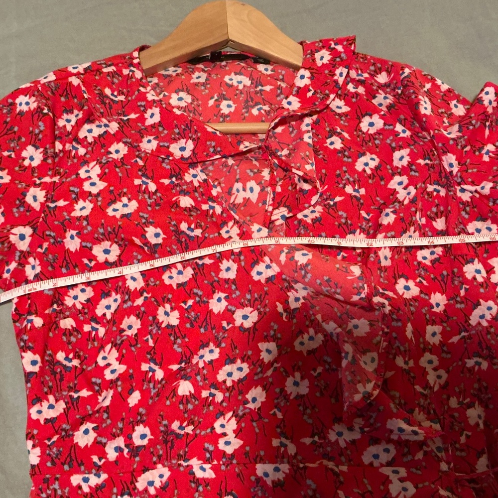 Veto Moda Molly 3/4 sleeve wrap dress in red with floral pattern - Picture 6 of 11